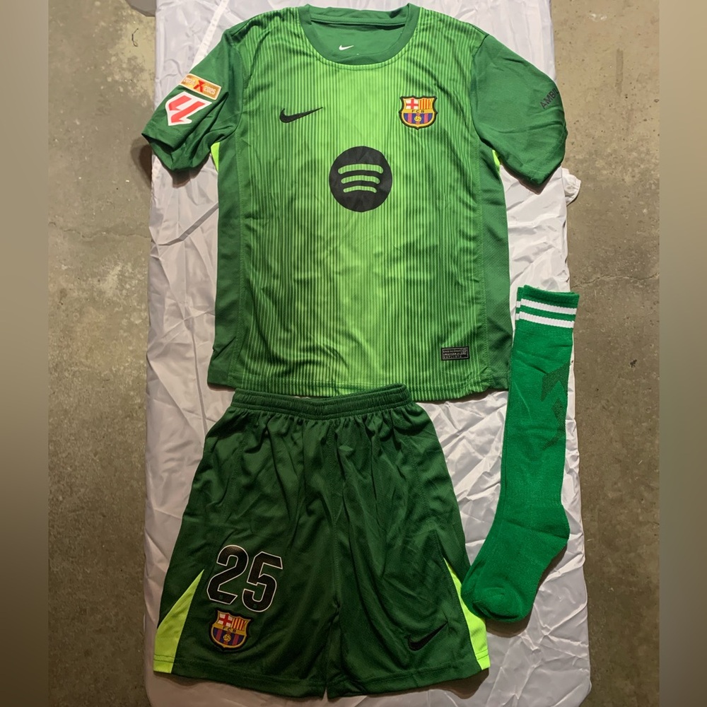 Kids Barcelona 25/26 Goalkeeper Jerseys